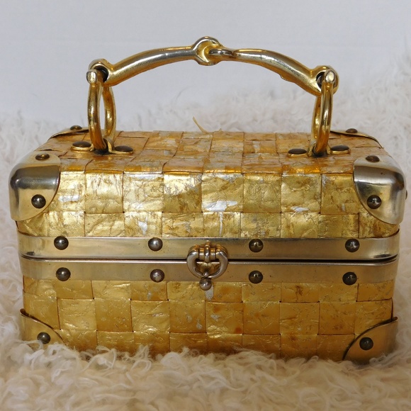 LOVING THE VINTAGE BAGS - Picture 1 of 8